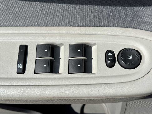Used 2012 Chevrolet Traverse LS FWD image 16