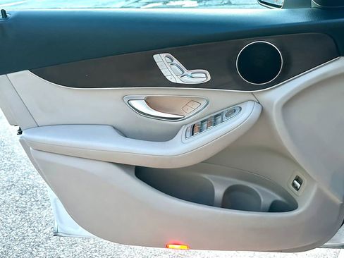 Used 2018 Mercedes-Benz GLC 300 image 32