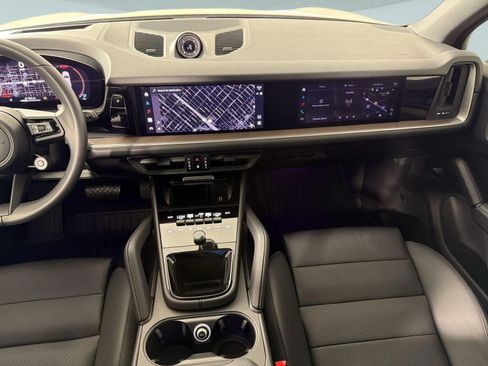 Certified 2026 Porsche Cayenne AWD/4WD image 17