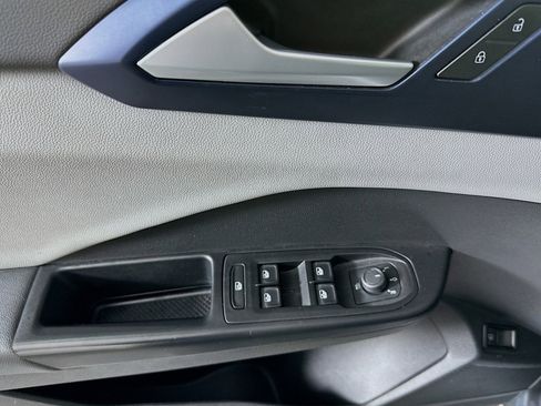 Used 2022 Volkswagen Taos SE w/ Panoramic Sunroof Package image 21