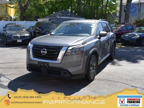 Used 2025 Nissan Pathfinder SV FWD image 1
