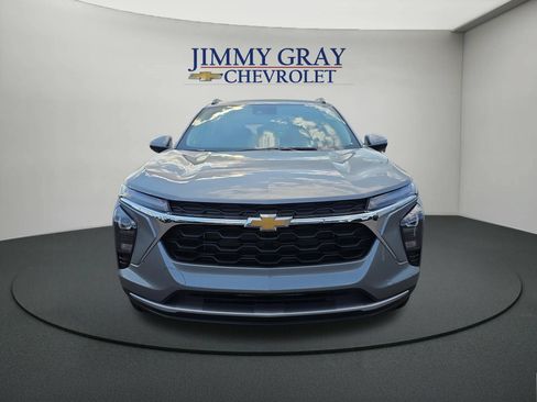 New 2026 Chevrolet Trax LT w/ Driver Confidence Package FWD image 8