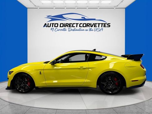 Used 2021 Ford Mustang Shelby GT500 w/ Carbon Fiber Track Pack RWD image 4