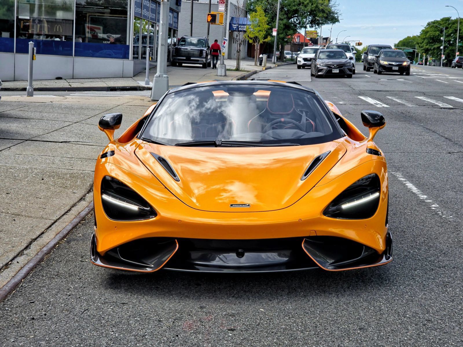 Used 2022 McLaren 765LT RWD image 4
