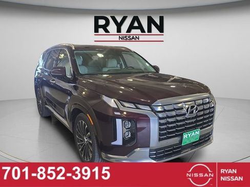 Used 2023 Hyundai Palisade Calligraphy image 9