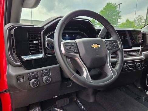 Used 2023 Chevrolet Silverado 1500 LT w/ Leather Package AWD/4WD image 11