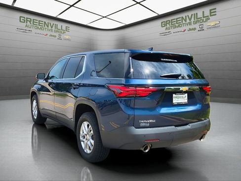 Used 2022 Chevrolet Traverse LS image 4