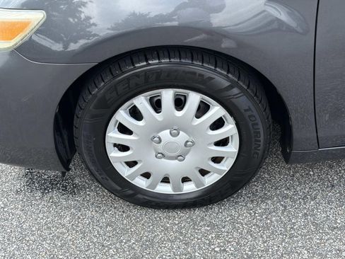 Used 2010 Toyota Camry LE FWD image 11