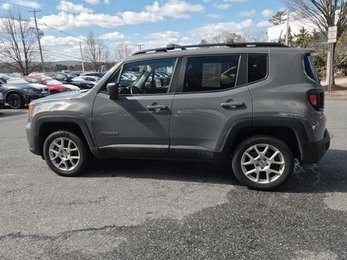 Used 2022 Jeep Renegade Latitude w/ Convenience Group image 15