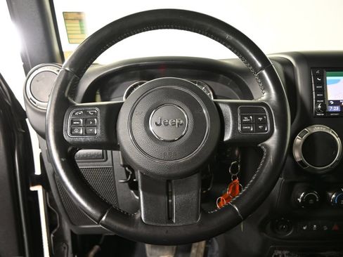 Used 2018 Jeep Wrangler Unlimited Rubicon w/ Dual Top Group AWD/4WD image 35