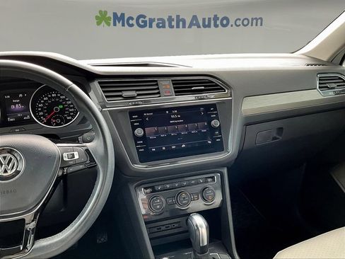 Used 2020 Volkswagen Tiguan SE w/ Panoramic Sunroof Package AWD/4WD image 12
