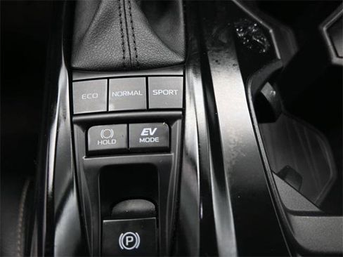 Certified 2025 Toyota Camry SE image 9