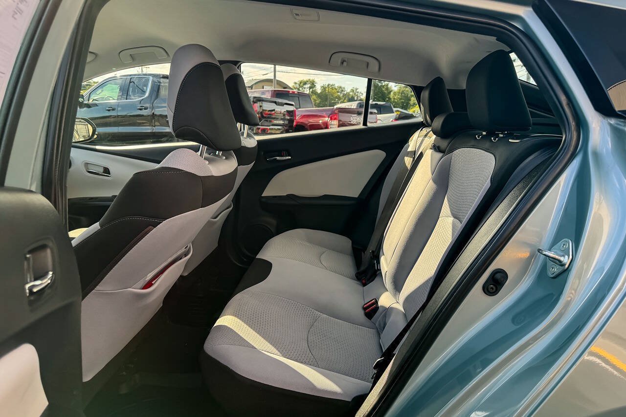 Used 2019 Toyota Prius LE FWD image 17