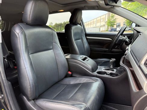 Used 2018 Toyota Highlander XLE FWD image 38