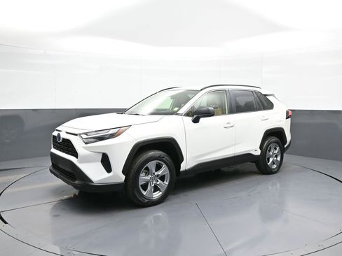 Certified 2024 Toyota RAV4 LE AWD/4WD image 10