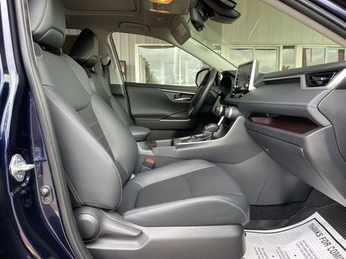 Used 2021 Toyota RAV4 Limited image 21