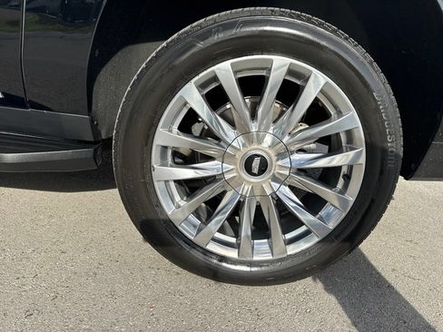 Used 2023 Cadillac Escalade ESV Premium Luxury AWD/4WD image 27
