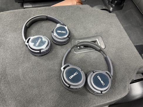 Used 2023 GMC Yukon Denali Ultimate image 28