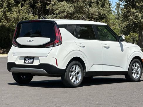 Used 2024 Kia Soul LX w/ Option Group 015 FWD image 4