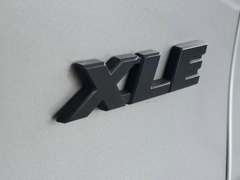 Used 2021 Toyota RAV4 XLE FWD image 7