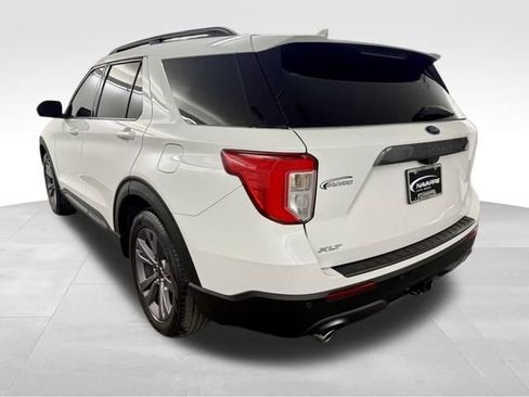 Used 2021 Ford Explorer XLT w/ Equipment Group 202A image 6