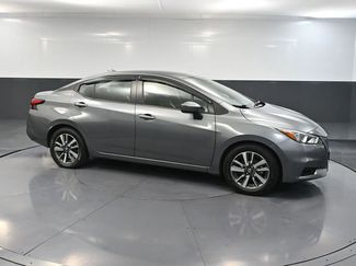 Used 2021 Nissan Versa SV video 3