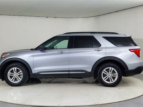 Used 2021 Ford Explorer XLT w/ Equipment Group 202A image 4