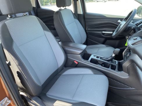 Used 2017 Ford Escape SE w/ Equipment Group 201A AWD/4WD image 14