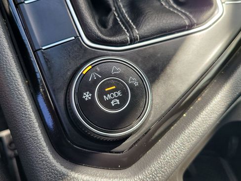 Used 2024 Volkswagen Taos SE image 26