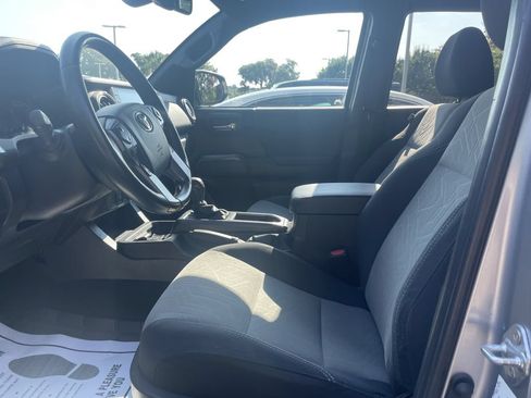 Used 2022 Toyota Tacoma TRD Off-Road RWD image 11