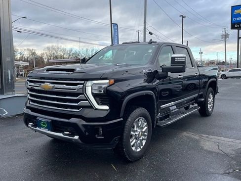 Used 2025 Chevrolet Silverado 2500 High Country w/ High Country Premium Package image 19