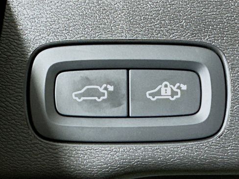 Used 2025 Volvo XC60 B5 Plus image 29