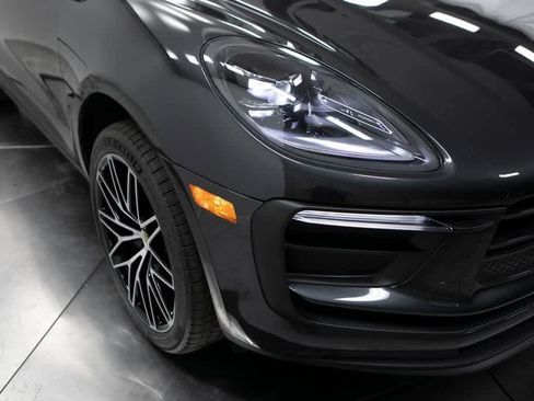 Used 2025 Porsche Macan image 12