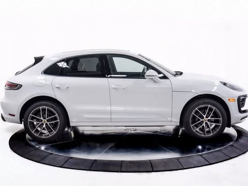 Certified 2025 Porsche Macan image 8