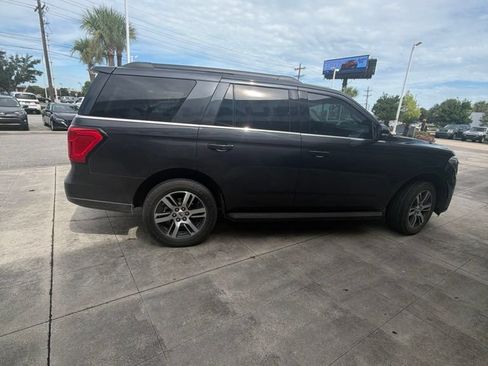 Used 2024 Ford Expedition XLT RWD image 4