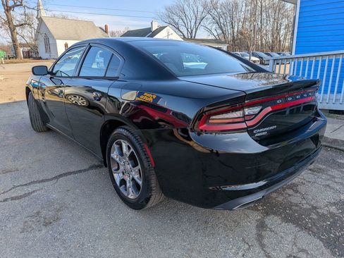 Used 2015 Dodge Charger SE image 3