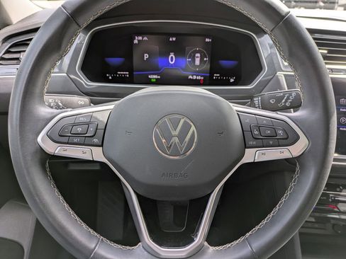 Used 2023 Volkswagen Tiguan SE AWD/4WD image 16