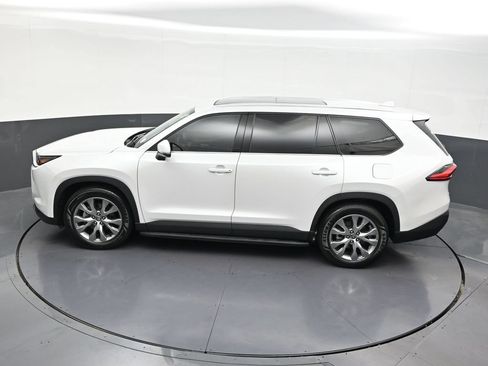 Used 2024 Toyota Grand Highlander AWD Hybrid image 17