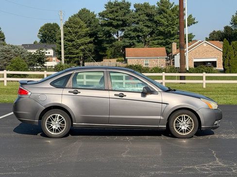 Used 2010 Ford Focus SE FWD image 4