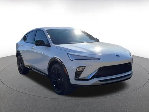 Used 2025 Buick Envista Sport Touring image 3