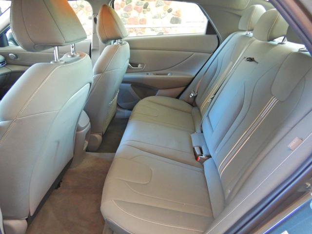 Used 2025 Hyundai Elantra SEL FWD image 14