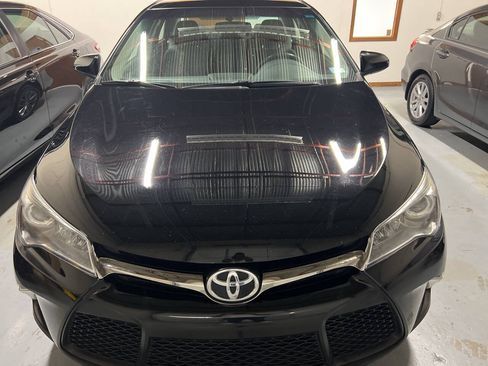 Used 2017 Toyota Camry SE FWD image 3