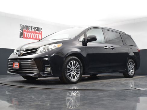 Used 2020 Toyota Sienna XLE image 37