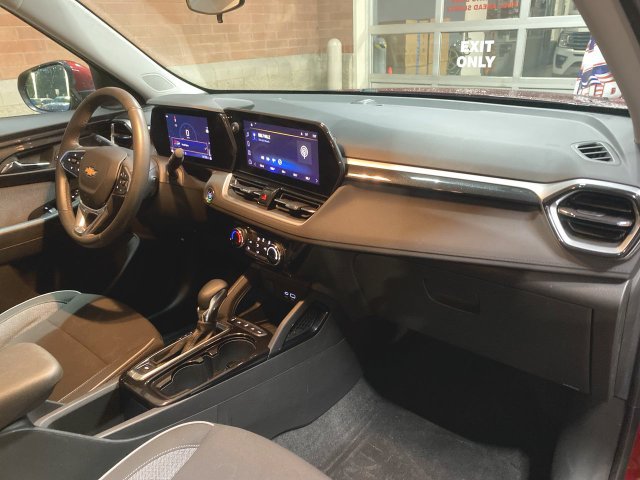 Used 2024 Chevrolet TrailBlazer LT w/ LT Cold Weather Package AWD/4WD image 26