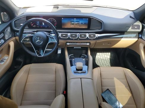 Used 2025 Mercedes-Benz GLS 580 4MATIC image 13