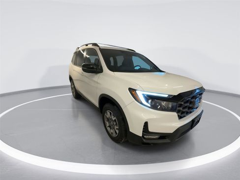 Used 2022 Honda Passport TrailSport image 2