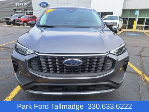 Used 2023 Ford Escape Active AWD/4WD image 3