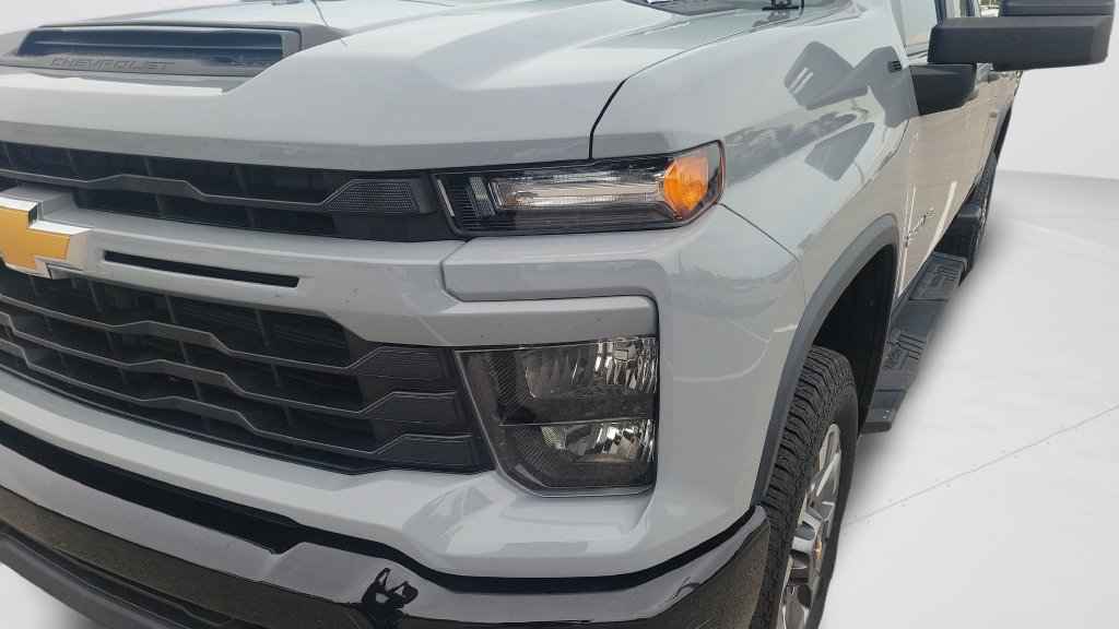 Used 2024 Chevrolet Silverado 2500 Custom AWD/4WD image 24