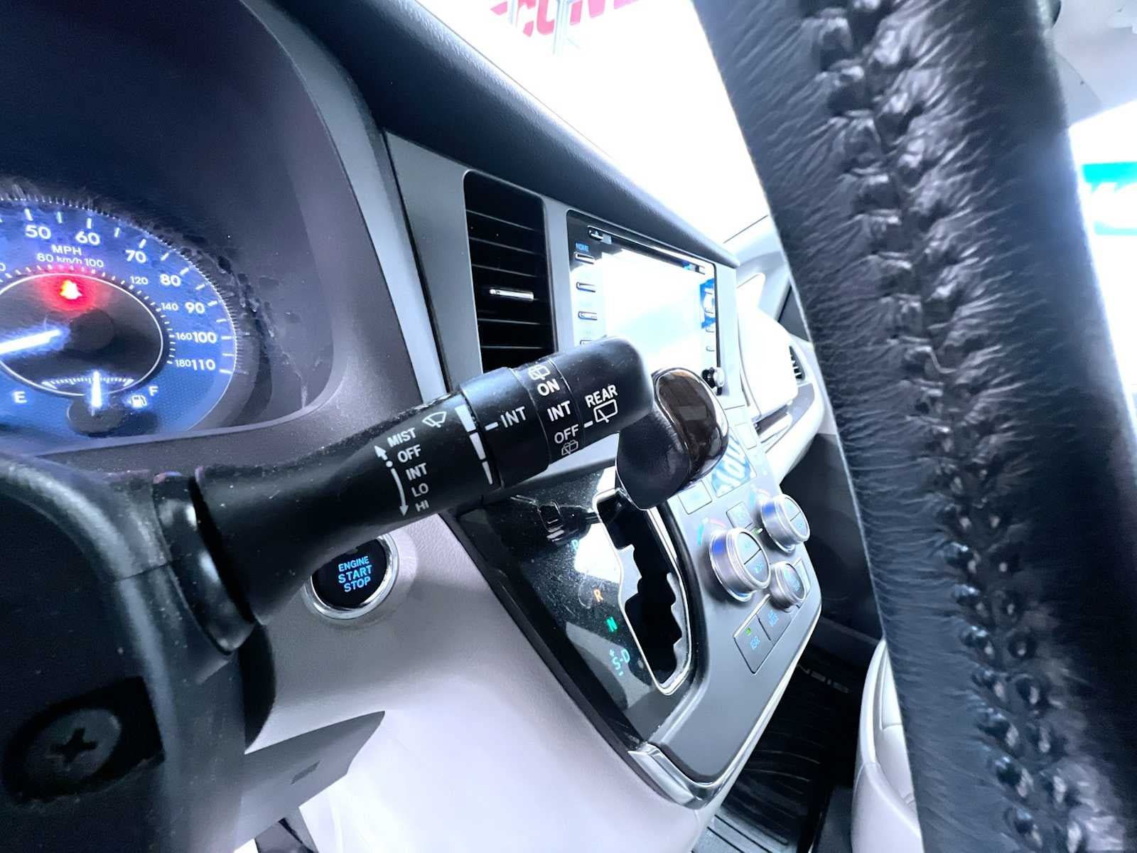 Used 2019 Toyota Sienna XLE w/ XLE Navigation Package FWD image 19