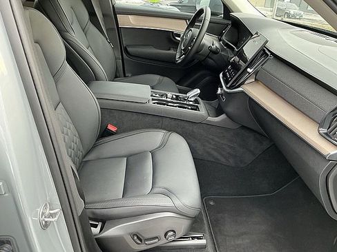 Used 2025 Volvo XC90 B5 Plus image 22